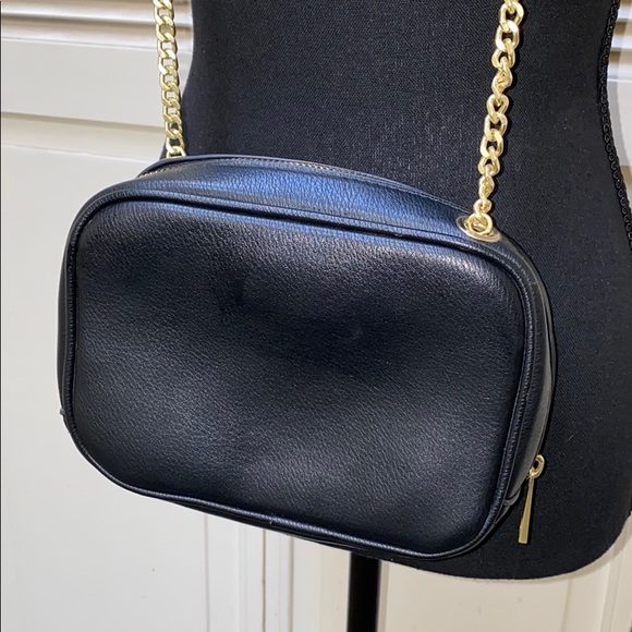 Black faux leather crossbody with gold chain - Picture 5 of 9